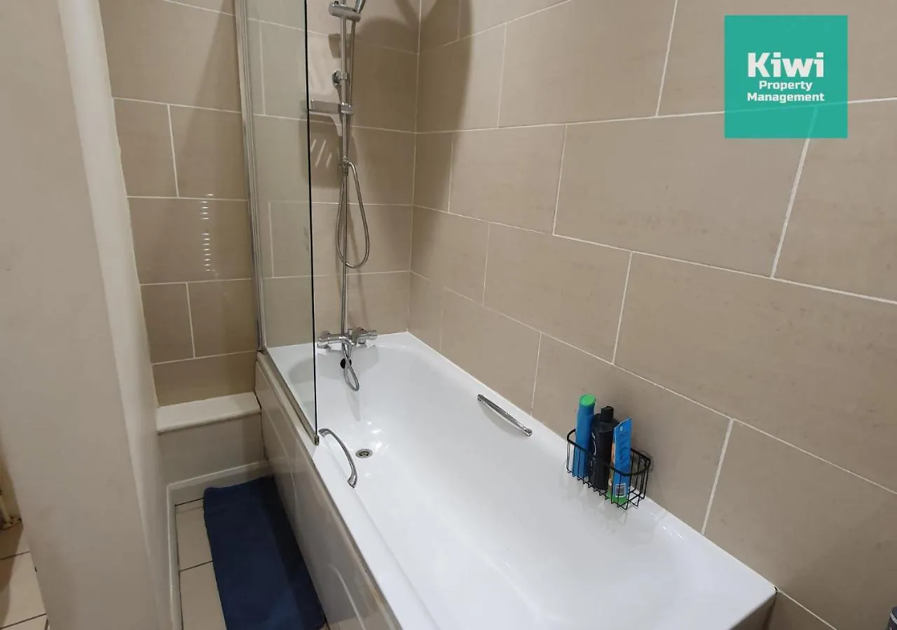 Central 2 Bedroom Apartment Belfast - Spacious & Modern 0*,